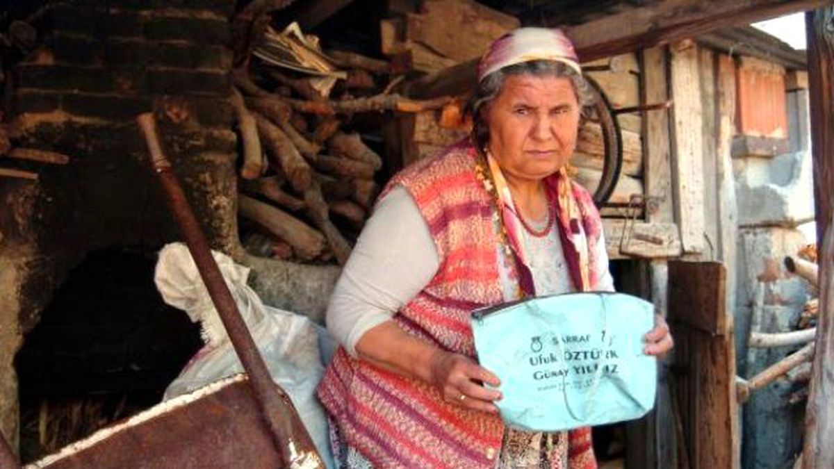 Yaşlı Kadının Kümese Sakladığı Altınları Çalındı