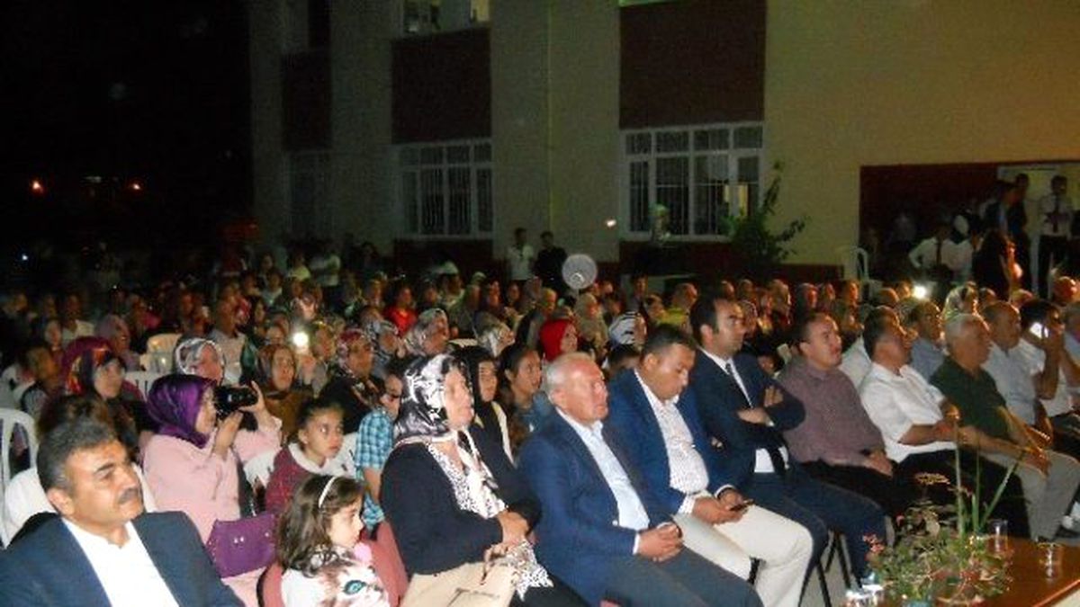Lapseki\'de Mavera Şiir Akşamları Dinletisi