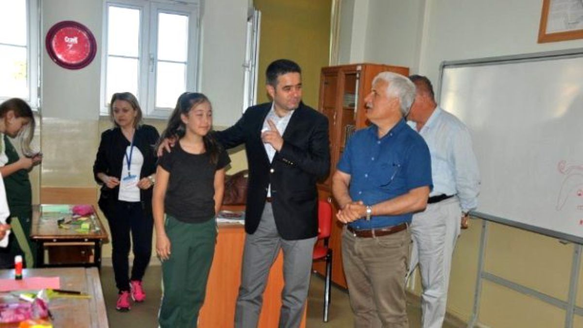 Memiş, Okul Ziyaretlerinde