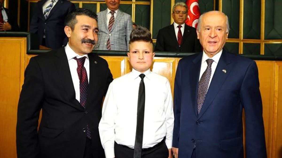 MHP Grup Toplantısında 14 Yaşındaki Genç İlgi Odağı Oldu