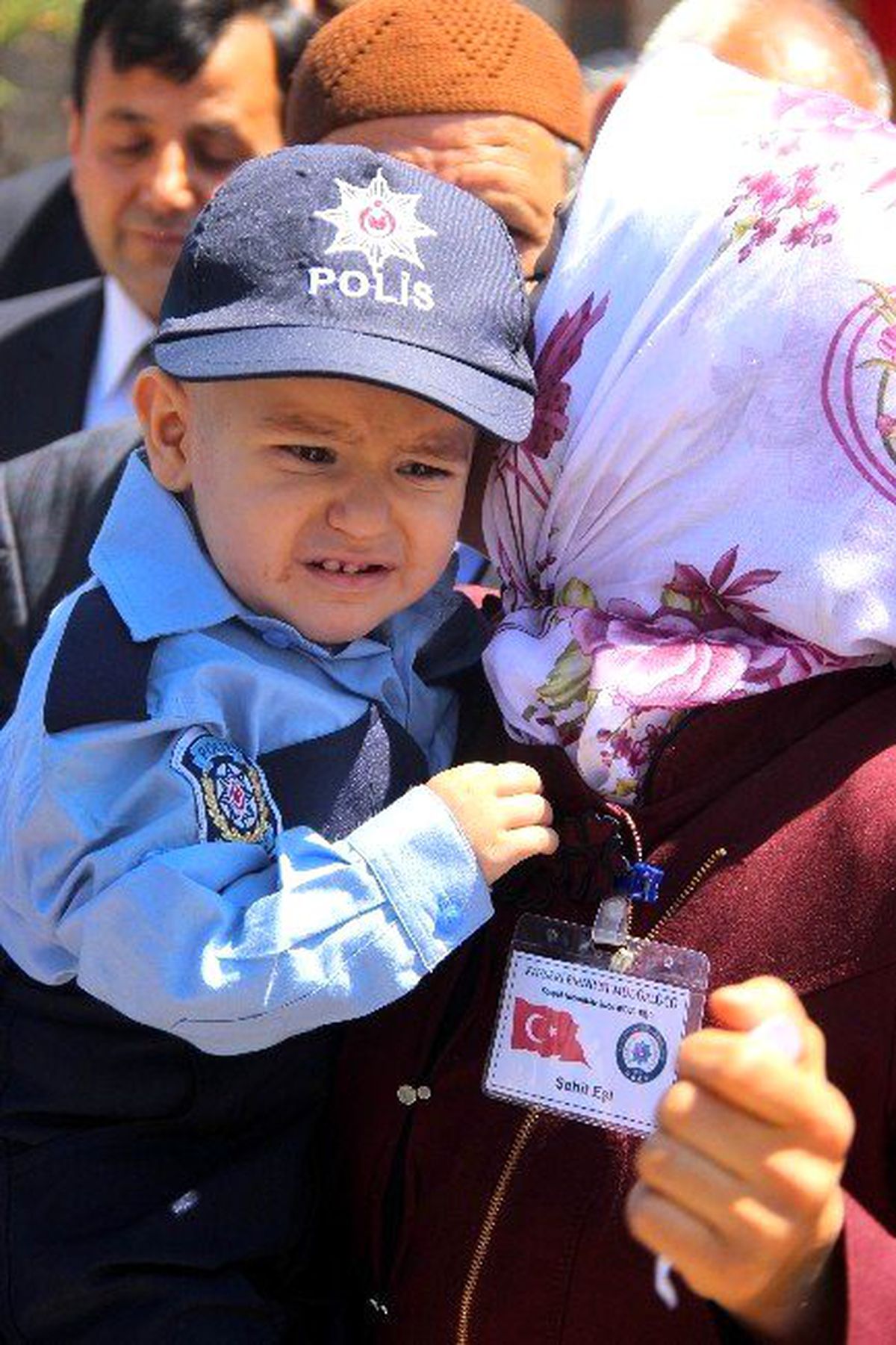 Minik Yusuf Babasını Polis Selamıyla Uğurladı