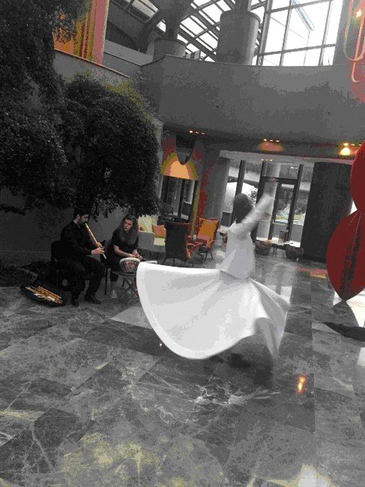 Misafirleri Otel Lobisinde Semazen Karşılıyor