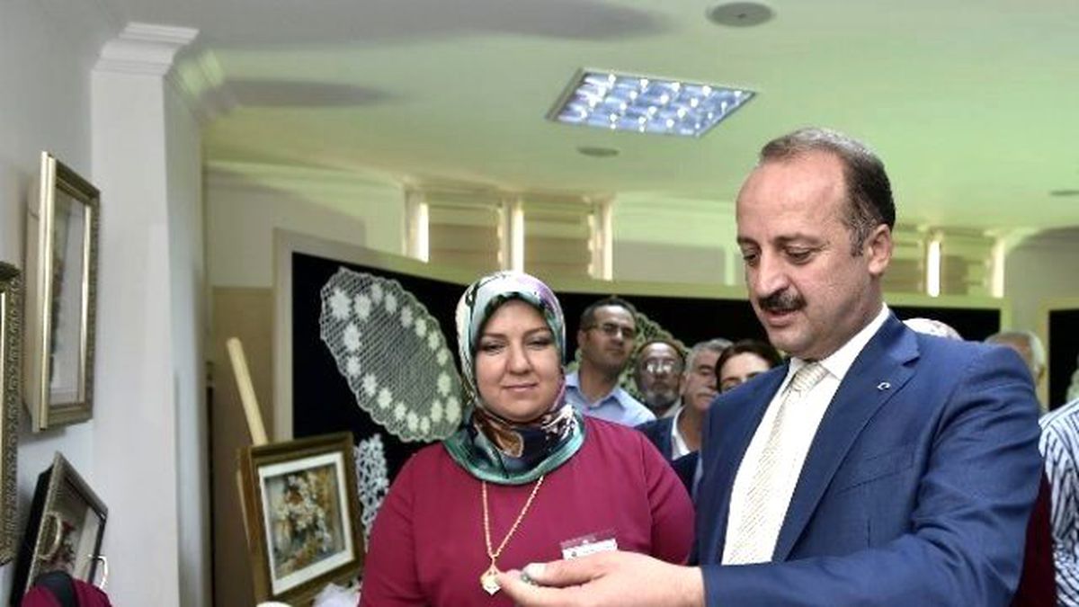 Neşet Ertaş Aile Merkezi\'nde Sergi Heyecanı