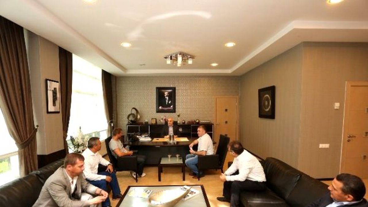Oto Galericilerden Başkan Mahmut Kösemusul\'a Ziyaret