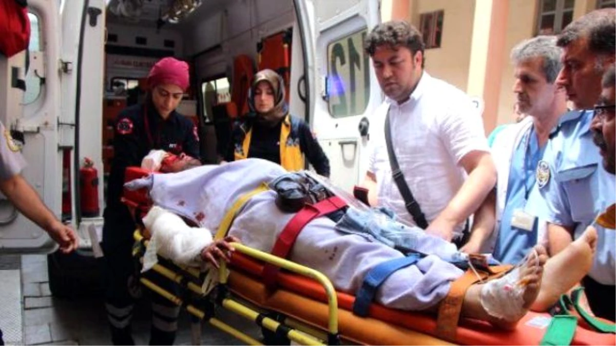 PKK\'dan Midyat Emniyet Müdürlüğü\'ne Bombalı Araçla İntihar Saldırısı: 2 Polis Şehit, 2 Sivil Öldü,...