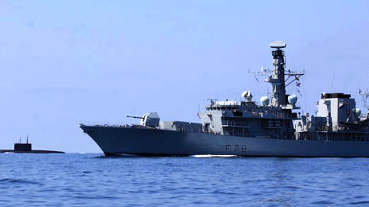 Putin, EURO 2016 Maçı Öncesinde İngiltere'ye Denizaltı Gönderdi