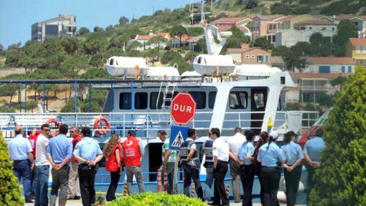 Sakız Adası\'ndan 8 Mülteci Çeşme\'ye İade Edildi