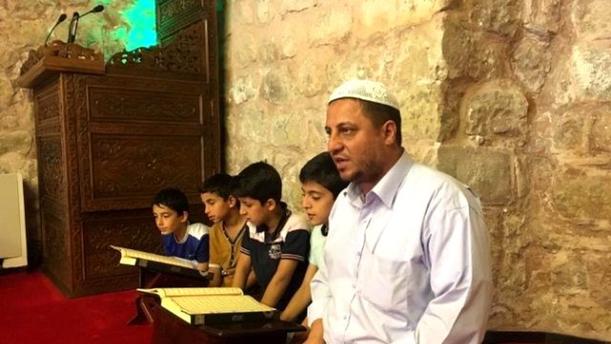 Siirt\'te Tarihi Camide Mukabele Okutuluyor