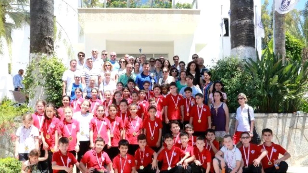 Türkiye Şampiyonu Karyaçiçekleri\'nden Başkan Kocadon\'a Ziyaret