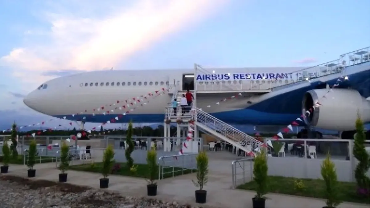 Yeni Başladı, İmkanı Olan İftarını Uçak Restoranda Açmaya Koşuyor