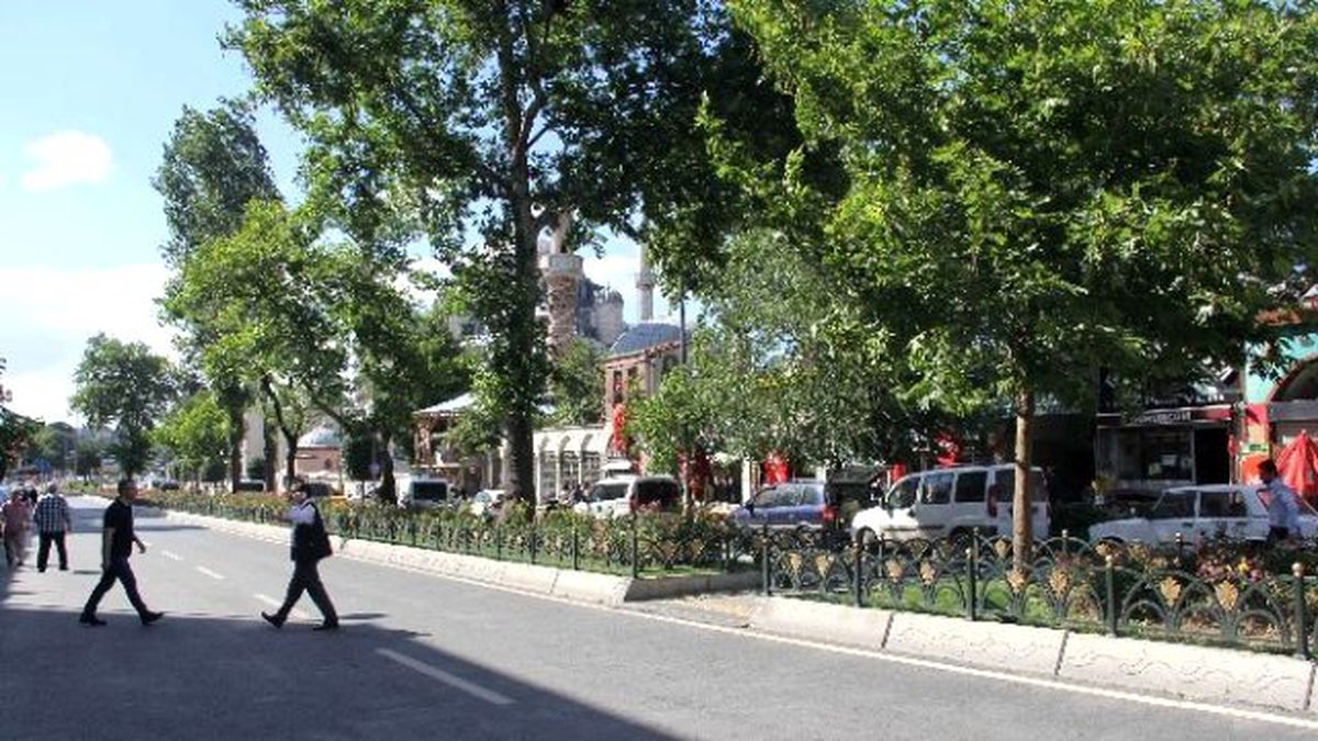 Vezneciler\'de Kapatılan Cadde Trafiğe Açıldı