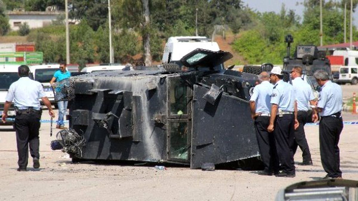 Zırhlı Polis Aracı Devrildi: 3 Polis Ağır Yaralı