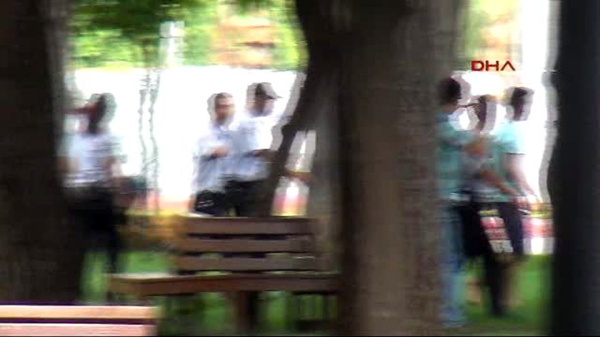 Kızları Taciz Eden Suriyeli Gence Meydan Dayağı