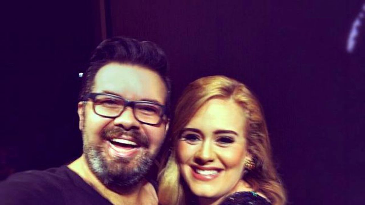 Adele Hayranının Türk Olduğunu Öğrenince Boynuna Sarıldı