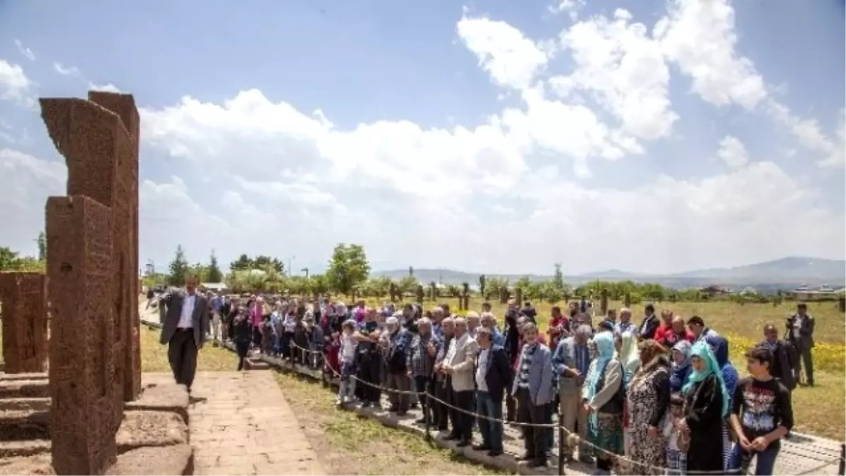 Ahıska Türklerine Tarihi Mekanlar Gezdirildi