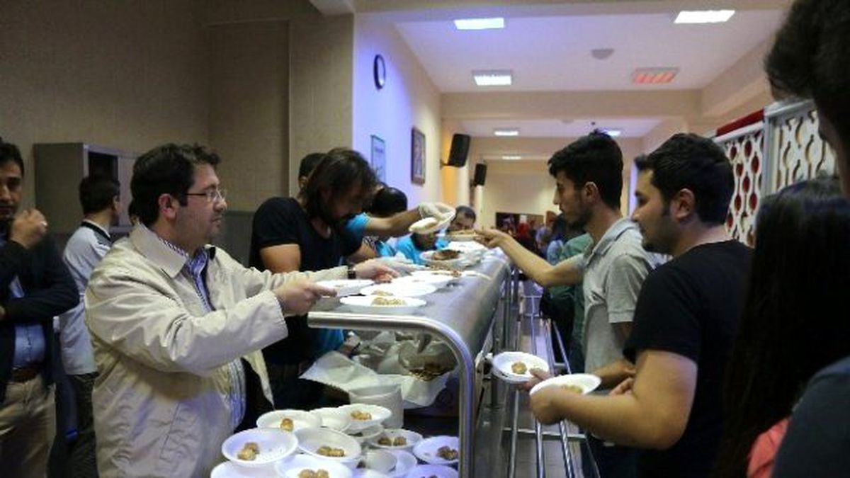 Aksaray Belediyesi Öğrencilere İftar Programı Düzenledi