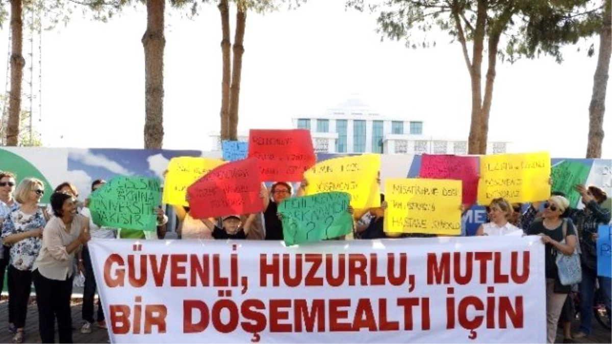 Antalya\'da "Geri Gönderme Merkezi" Eylemi