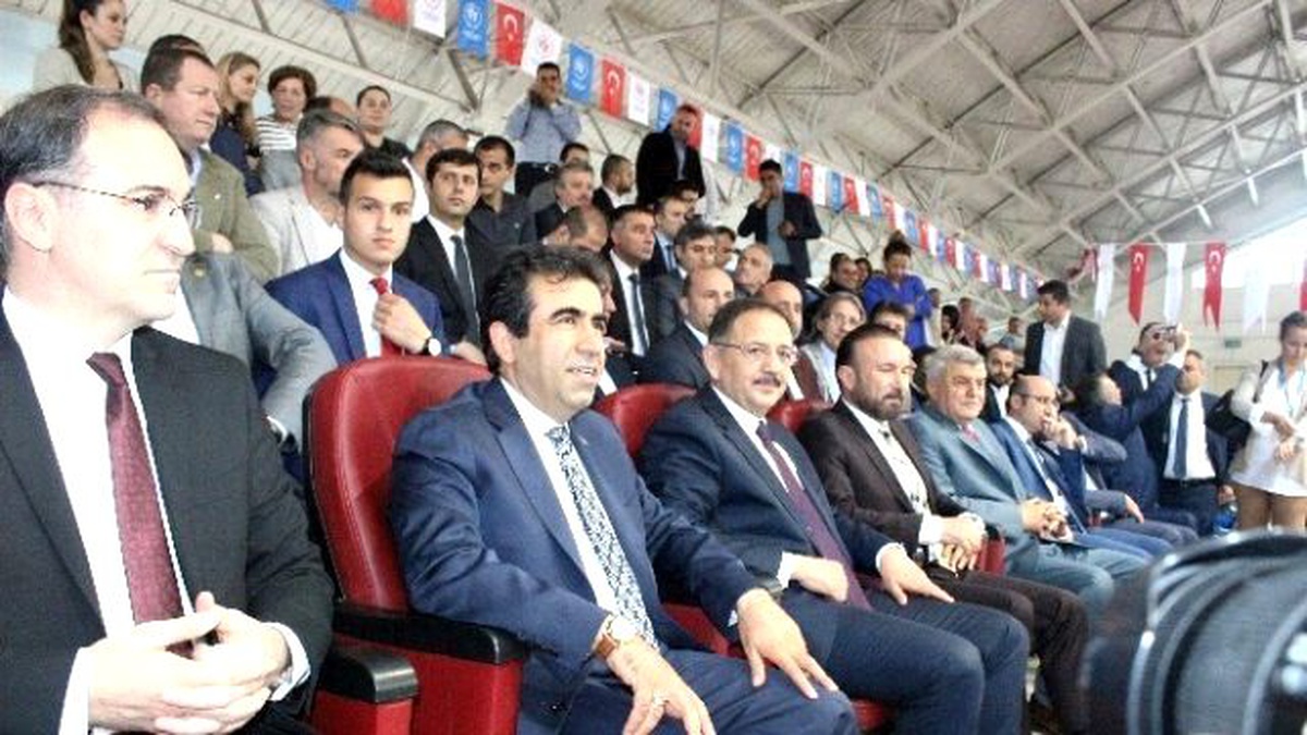 Bakan Özhaseki, Bisiklet Dağıtım Törenine Katıldı