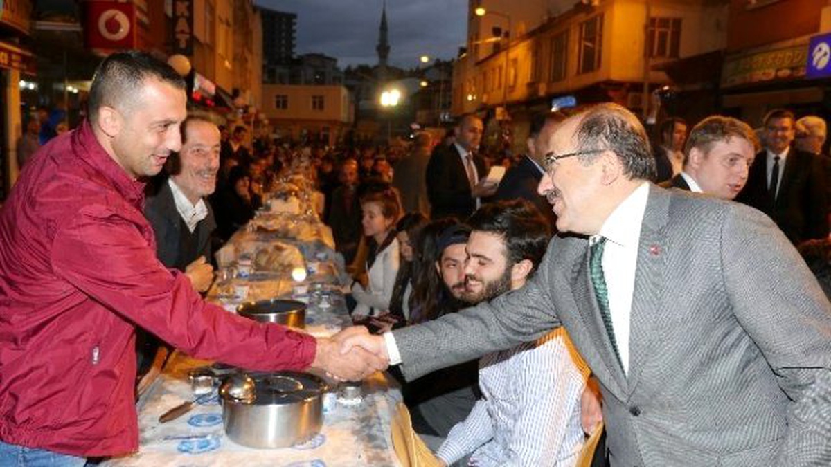 Başbakan Yıldırım ve Cumhurbaşkanı Erdoğan\'ın Selamını İletti