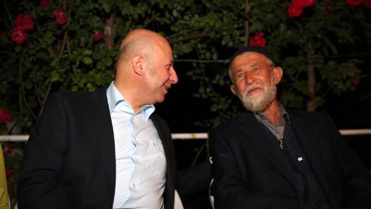 Başkan Çolakbayrakdar Her Akşam Vatandaşlarla Bir Arada