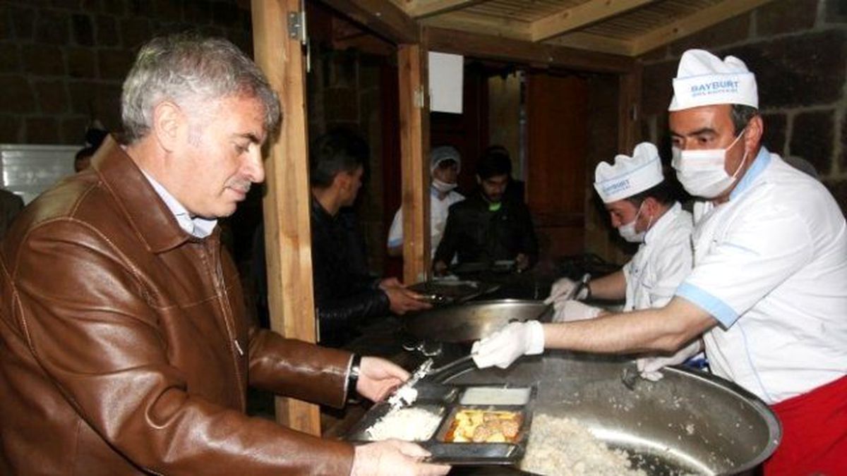 Başkan Memiş İftar Çadırında Vatandaşlarla Birlikte Oruç Açtı