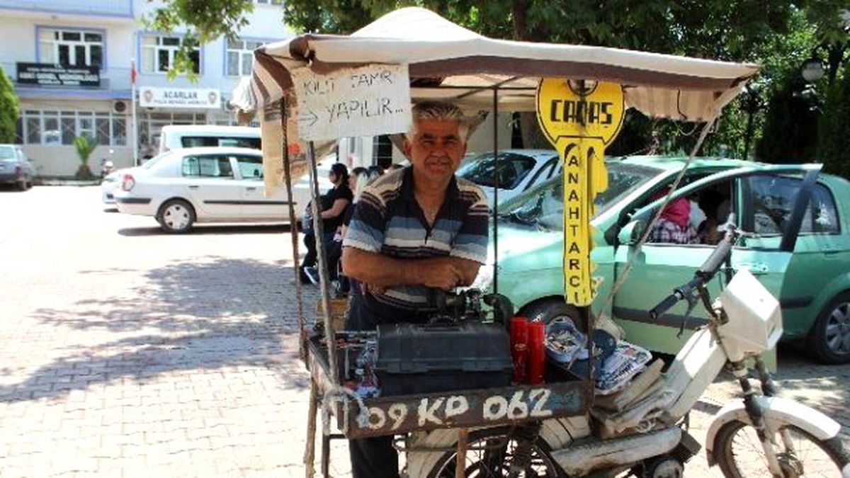 1 Metrekarelik Tezgahta Kazanıp İki Mühendis ve Bir Tekniker Yetiştirdi