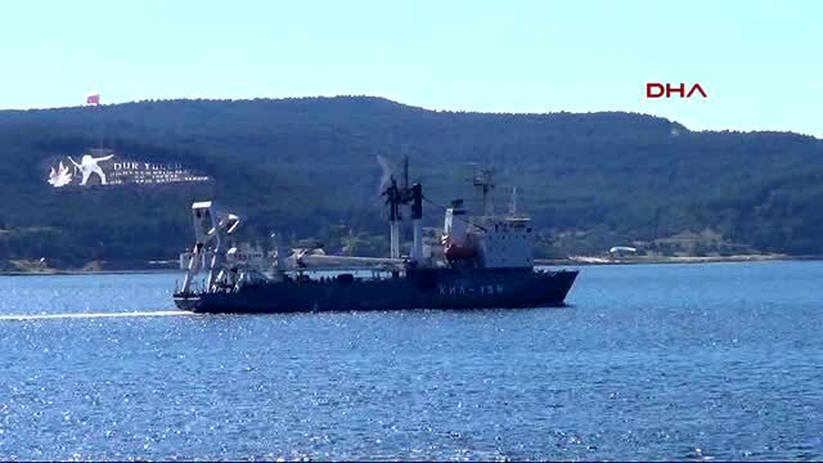 Çanakkale Rus Askeri Gemisi Çanakkale Boğazı\'ndan Geçti
