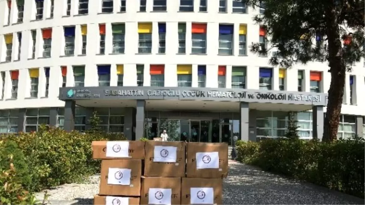 Çantamda Umut Var\' Gönüllüleri Löder ile Umut Dağıttı