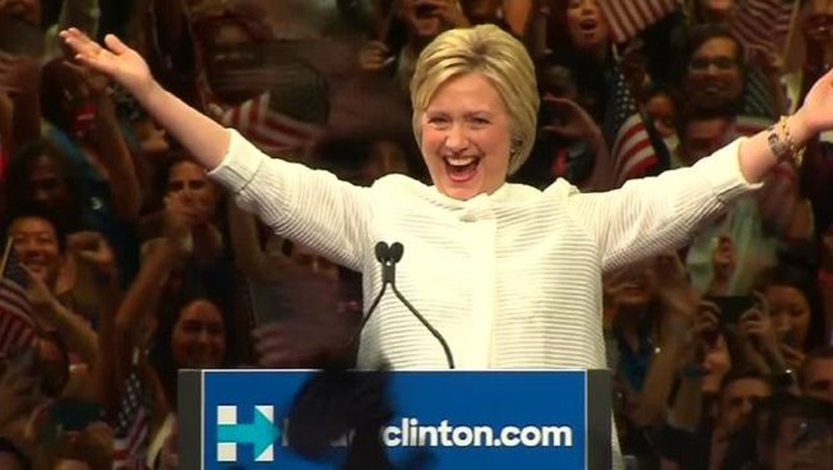 Clinton\'un Ceketi Olay Oldu
