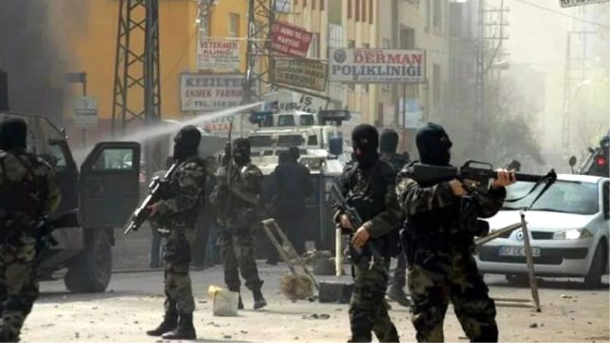 Diyarbakır Bismil\'de Polise Silahlı Saldırı