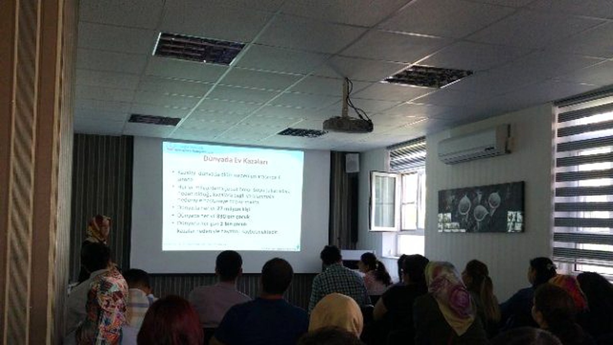 Doktorlar ile Sağlık Çalışanlarına Eğitim Verildi