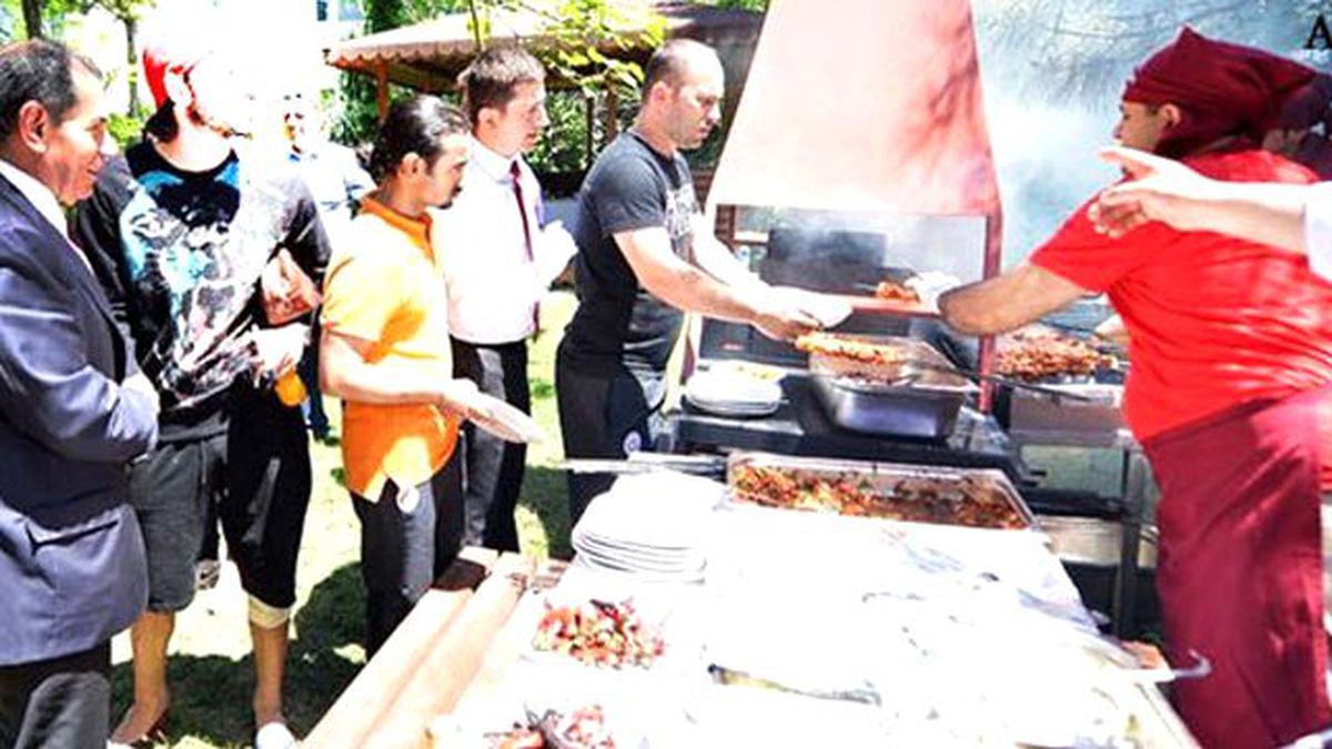 Galatasaray'ın Ramazan Ayında Barbekü Partisi Düzenlemesi Tepki Çekti