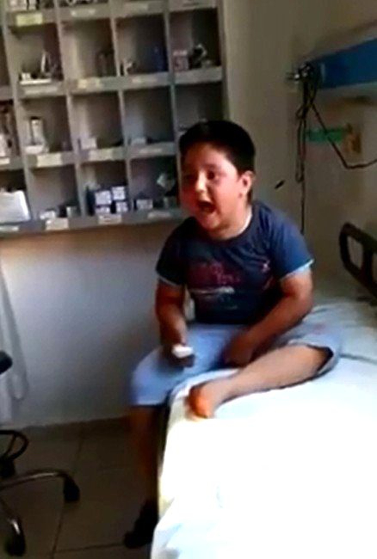 İğneden Korkan Çocuk Sosyal Medyada Fenomen Oldu