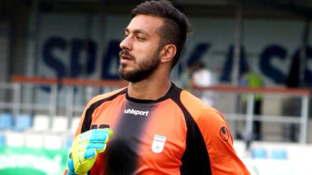 İranlı Futbolcu, Sünger Bob Pantolonu Giydiği İçin Futboldan Men Edildi