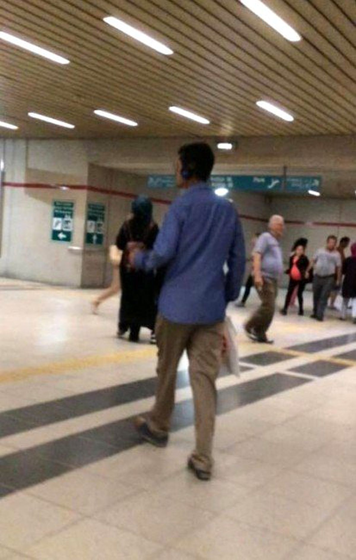 İzmir Metrosunda Herkesi Şaşırtan Görüntü