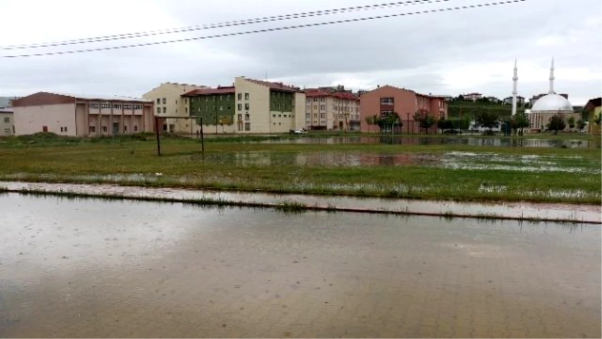 Kanalizasyon Taştı, Okullar 2 Gün Tatil Edildi