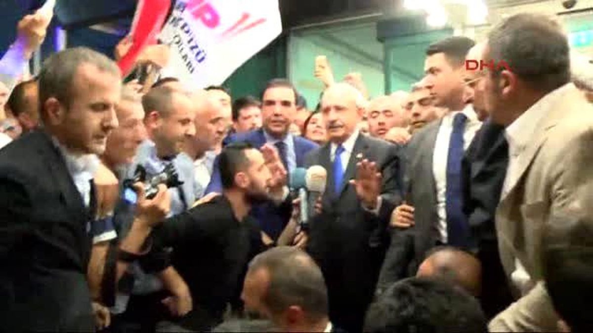 Kılıçdaroğlu\'na İstanbul\'da Kalabalık Karşılama