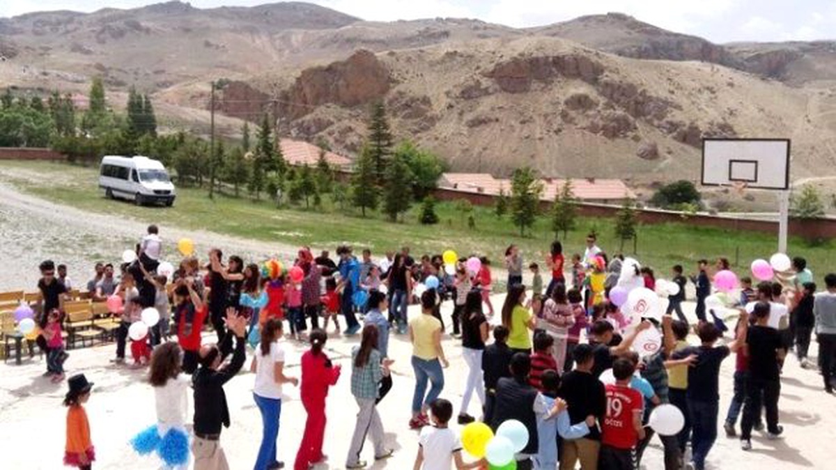 Kmü Besyo Öğrencilerinden Berendi Köyünde Çocuk Şenliği