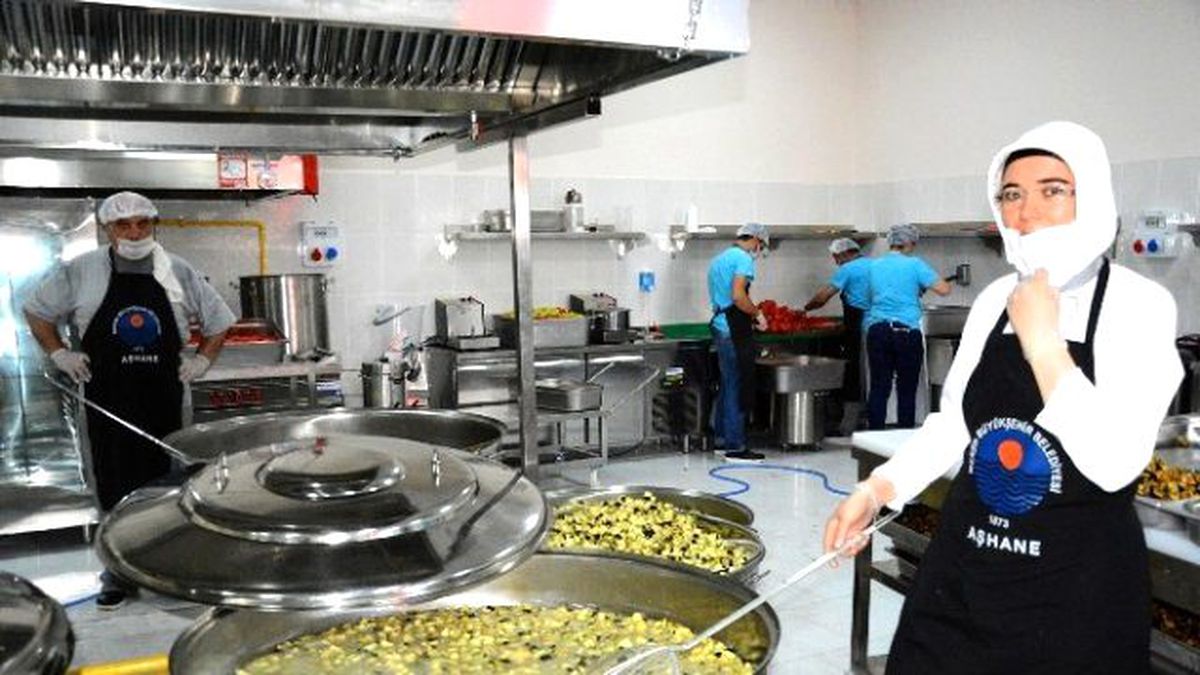 Mersin\'de İftar Yemekleri Belediye Aşhanesinden
