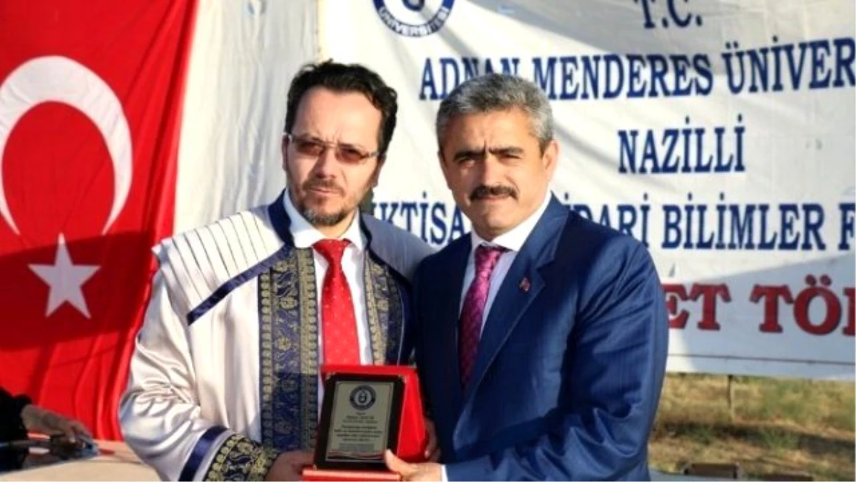 Mezuniyet Töreninde Rektör\'den Başkan Alıcık\'a Plaket