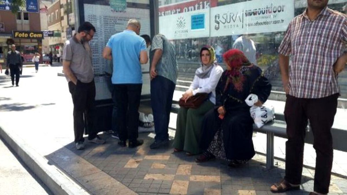 Otobüs Durağında Şüpheli Poşet Paniği