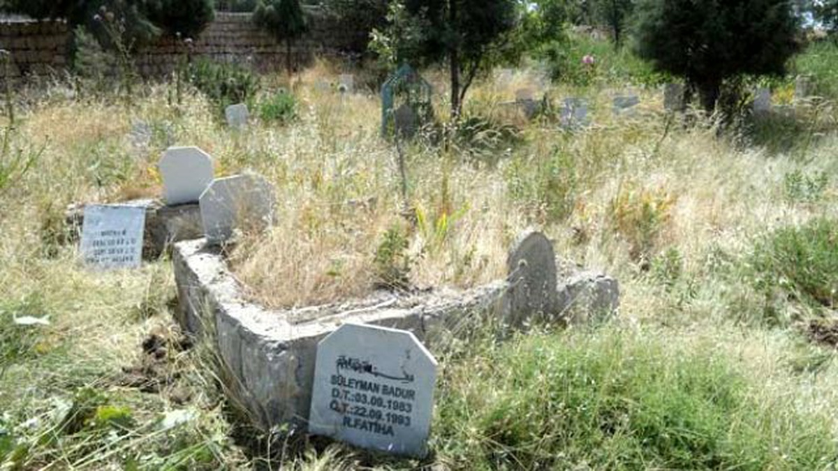 PKK\'lı Teröristler Mezarlığa Bile Patlayıcı Döşemiş