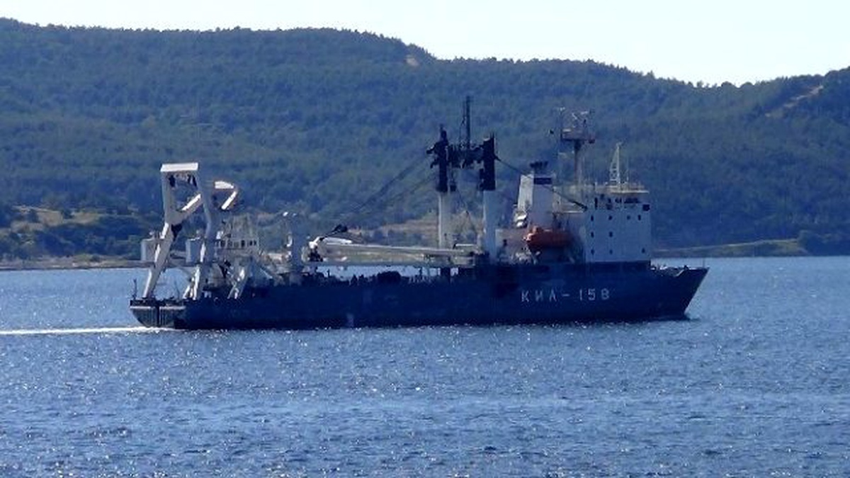 Rus Askeri Gemisi Çanakkale Boğazı\'ndan Geçti