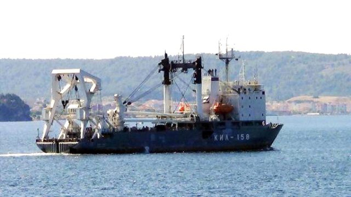 Rus Askeri Gemisi Çanakkale Boğazı\'ndan Geçti