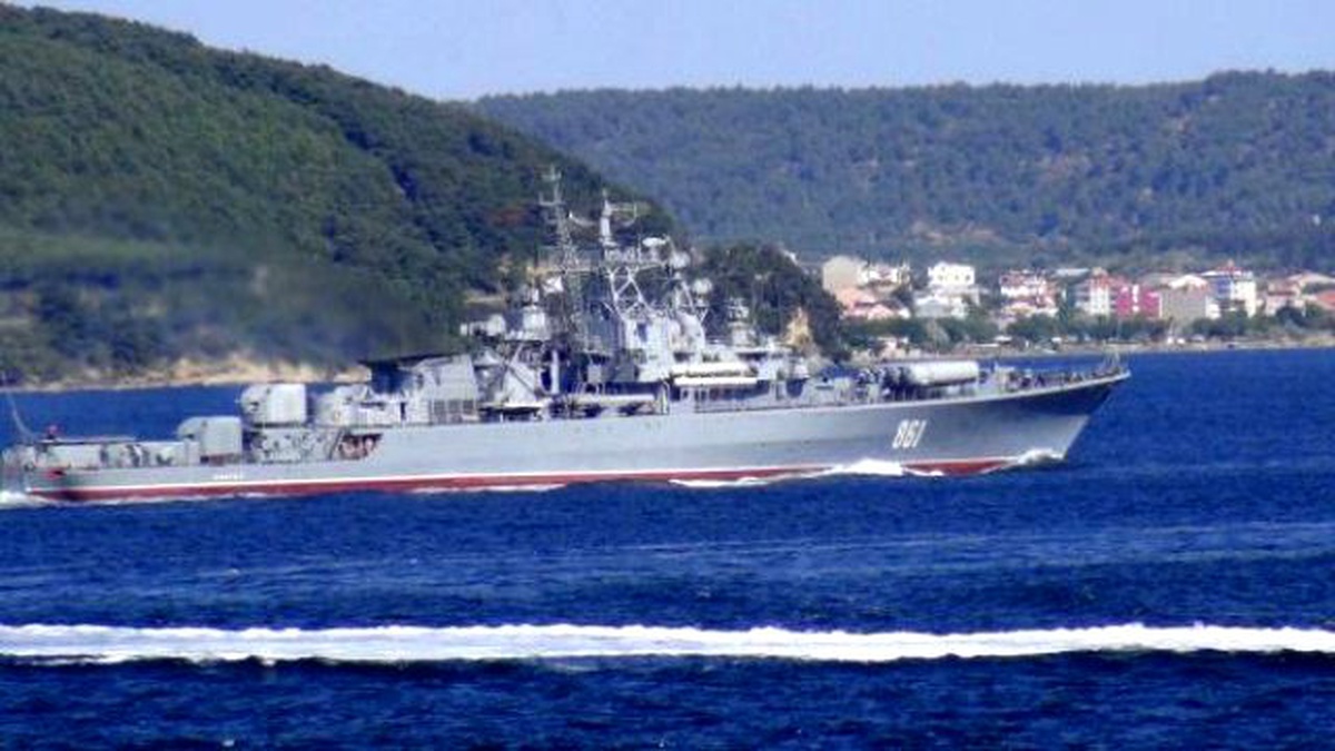 Rus Savaş Gemileri Çanakkale Boğazı\'ndan Peş Peşe Geçti