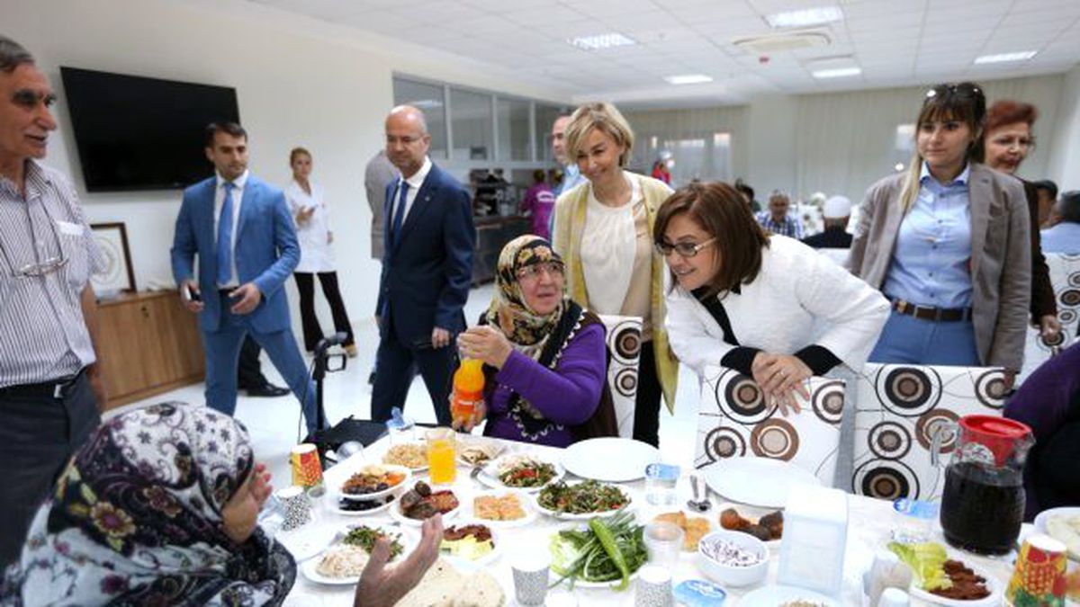 Şahin, Huzurevi Sakinleriyle İftar Yaptı