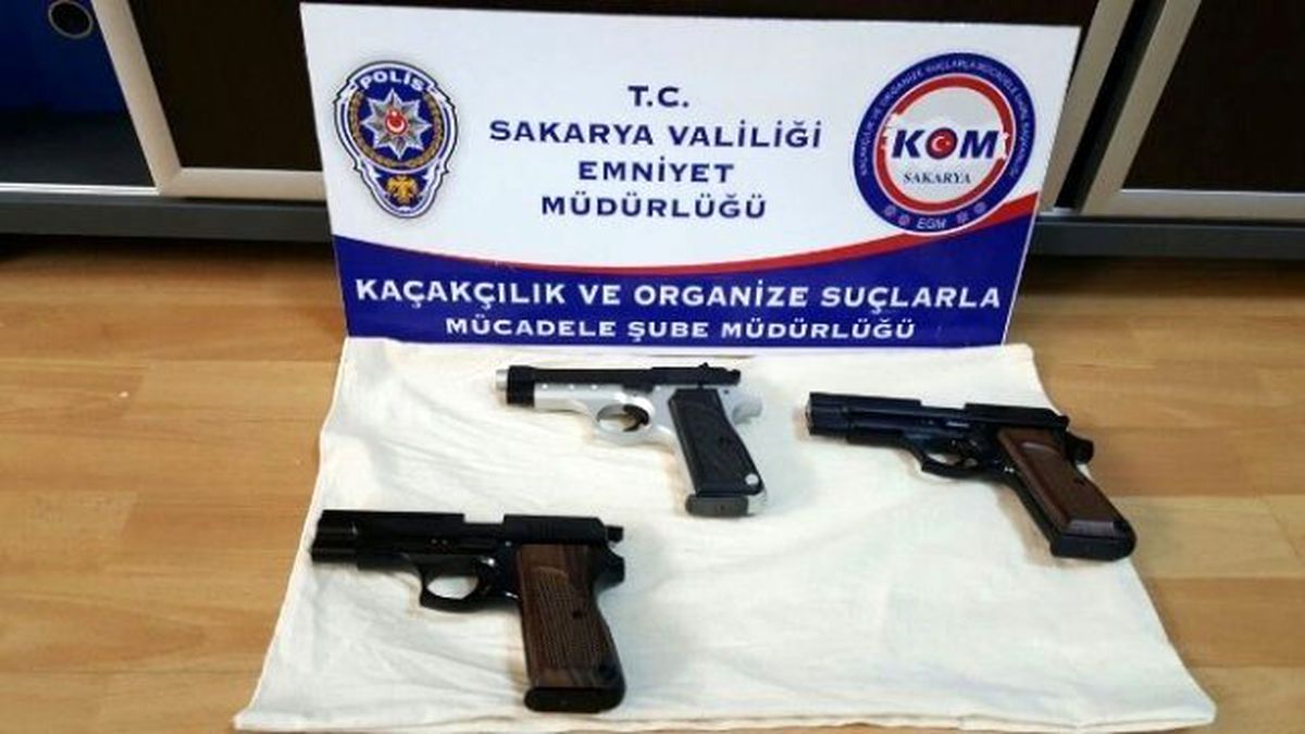 Sakarya\'da 3 Adet El Yapımı Tabanca Ele Geçirildi