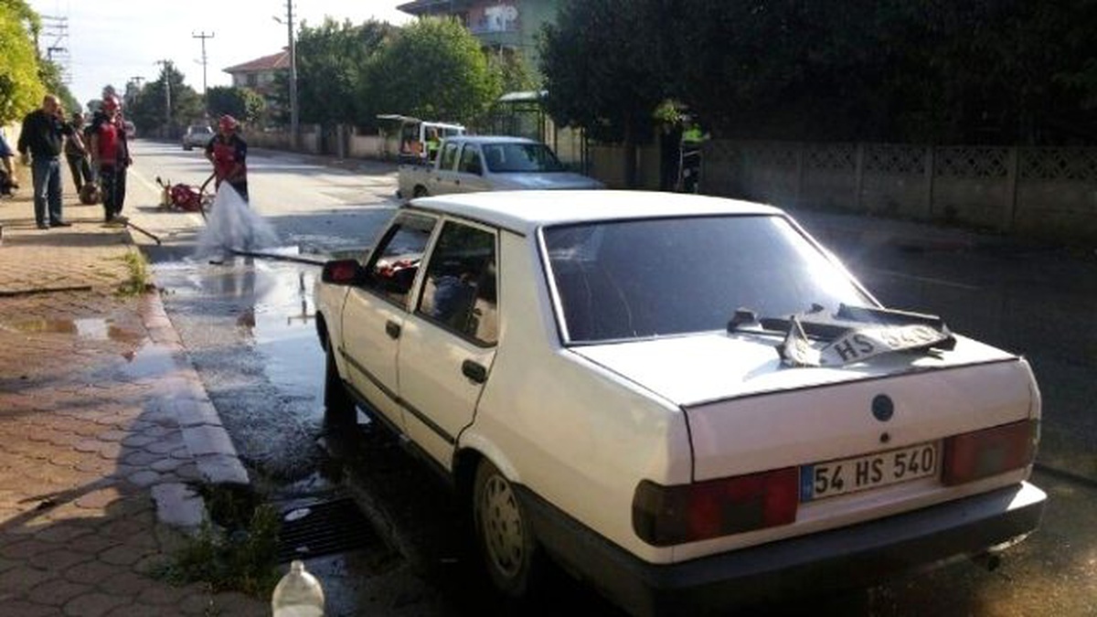 Sakarya\'da Otomobil ile Motosiklet Çarpıştı: 1 Yaralı