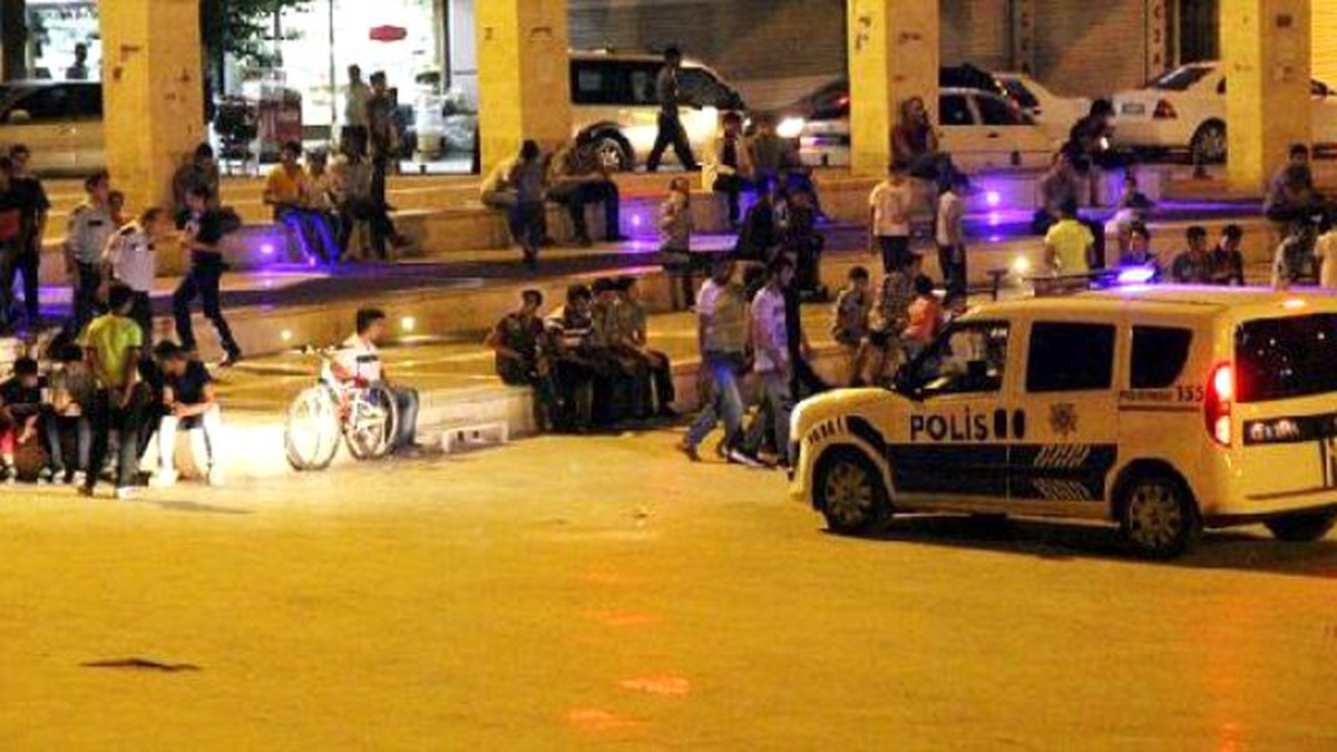Şanlıurfa\'da Sokak Kavgası; 3 Yaralı, 5 Gözaltı