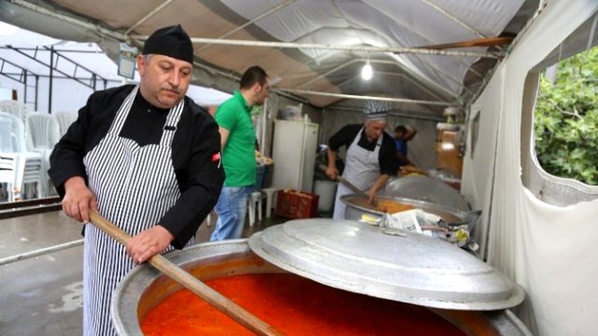 Sapanca Belediyesi İftar Çadırı Hizmet Vermeye Devam Ediyor